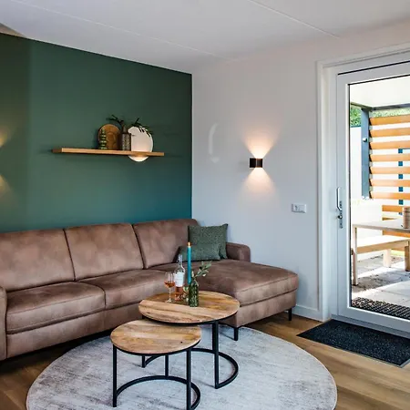 Holiday home Recreatiewoning 'dwergarend' Op Christelijk *