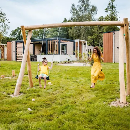 Holiday home Recreatiewoning 'dwergarend' Op Christelijk