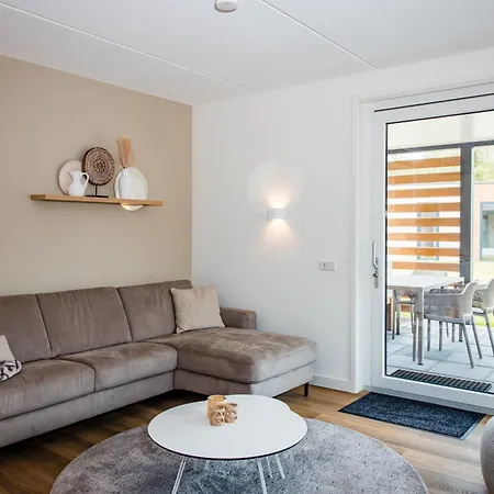 Recreatiewoning 'dwergarend' Op Gemoedelijk Ferienhaus